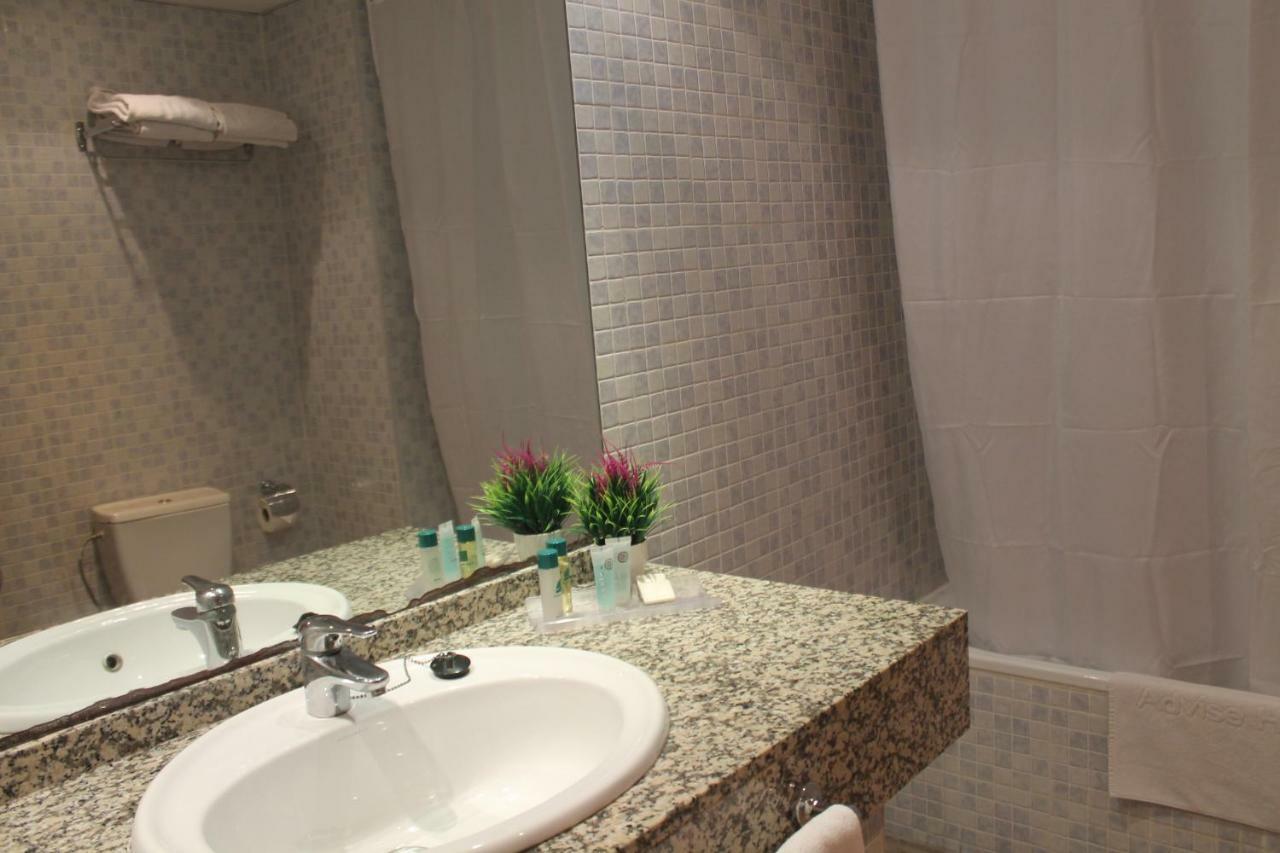 Advise Reina Apartahotel Vera