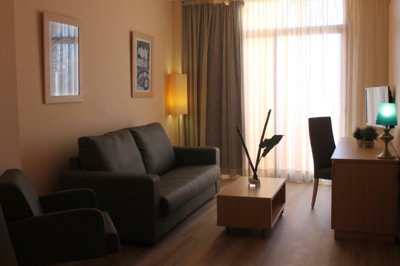 Advise Reina Apartahotel