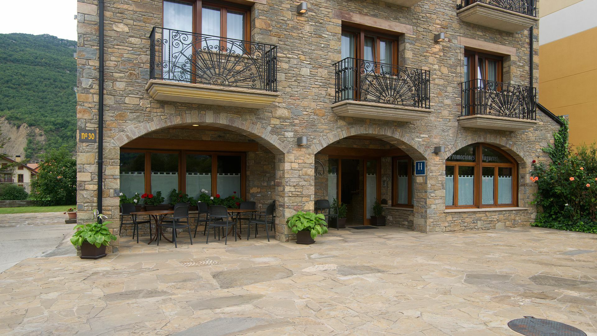 Nogales Hotel Campo (Huesca)