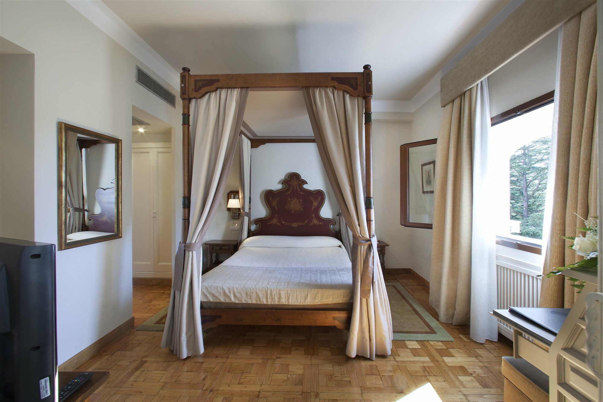 Hotel De 4*