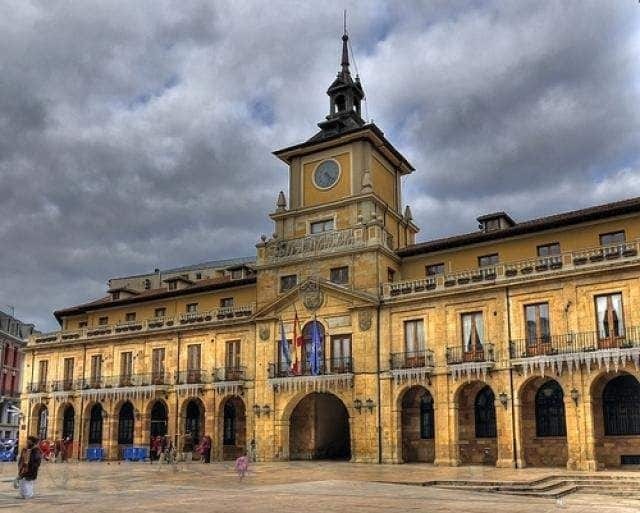 Hostal Turístico La Peregrina *
