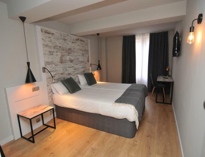 Cims De Hotel