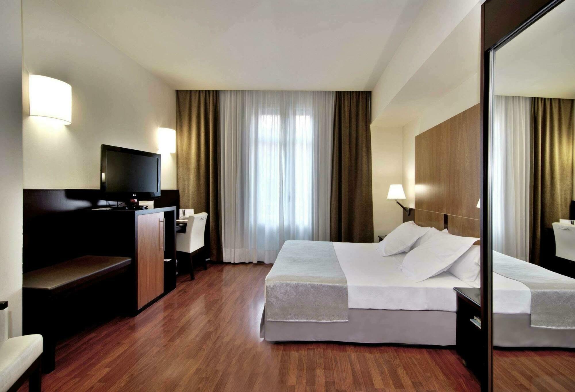 Hotel Catalonia El Pilar 4*