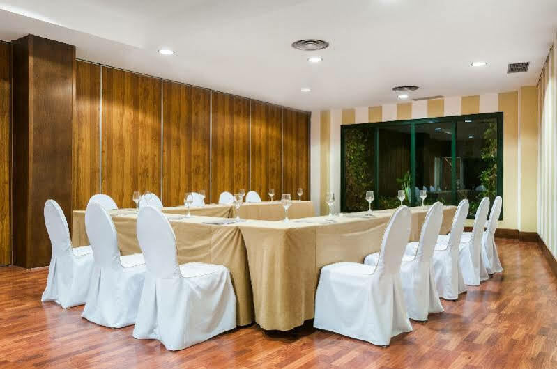Hotel Exe Agora Caces