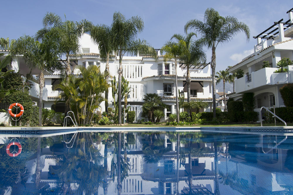Y Casas Serinamar Marbella 3*