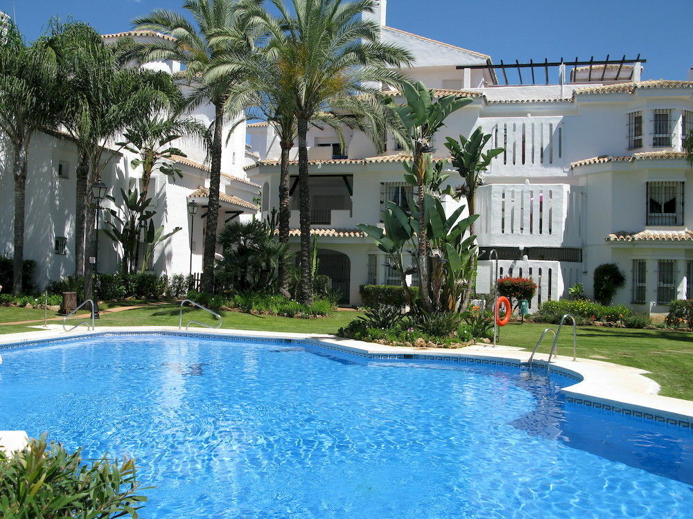Y Casas Serinamar Marbella