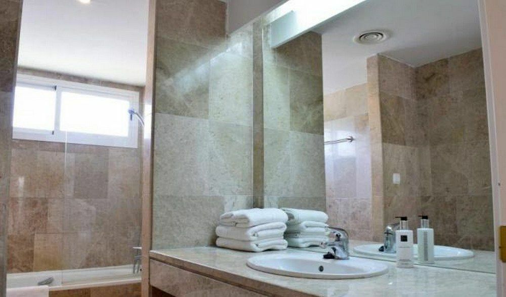 Y Casas Serinamar Marbella 3*