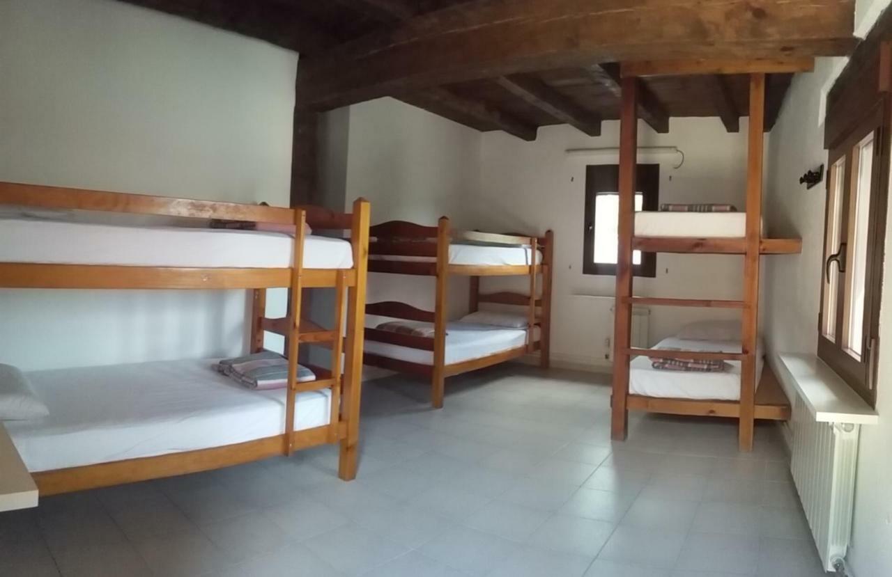 Hostal De *