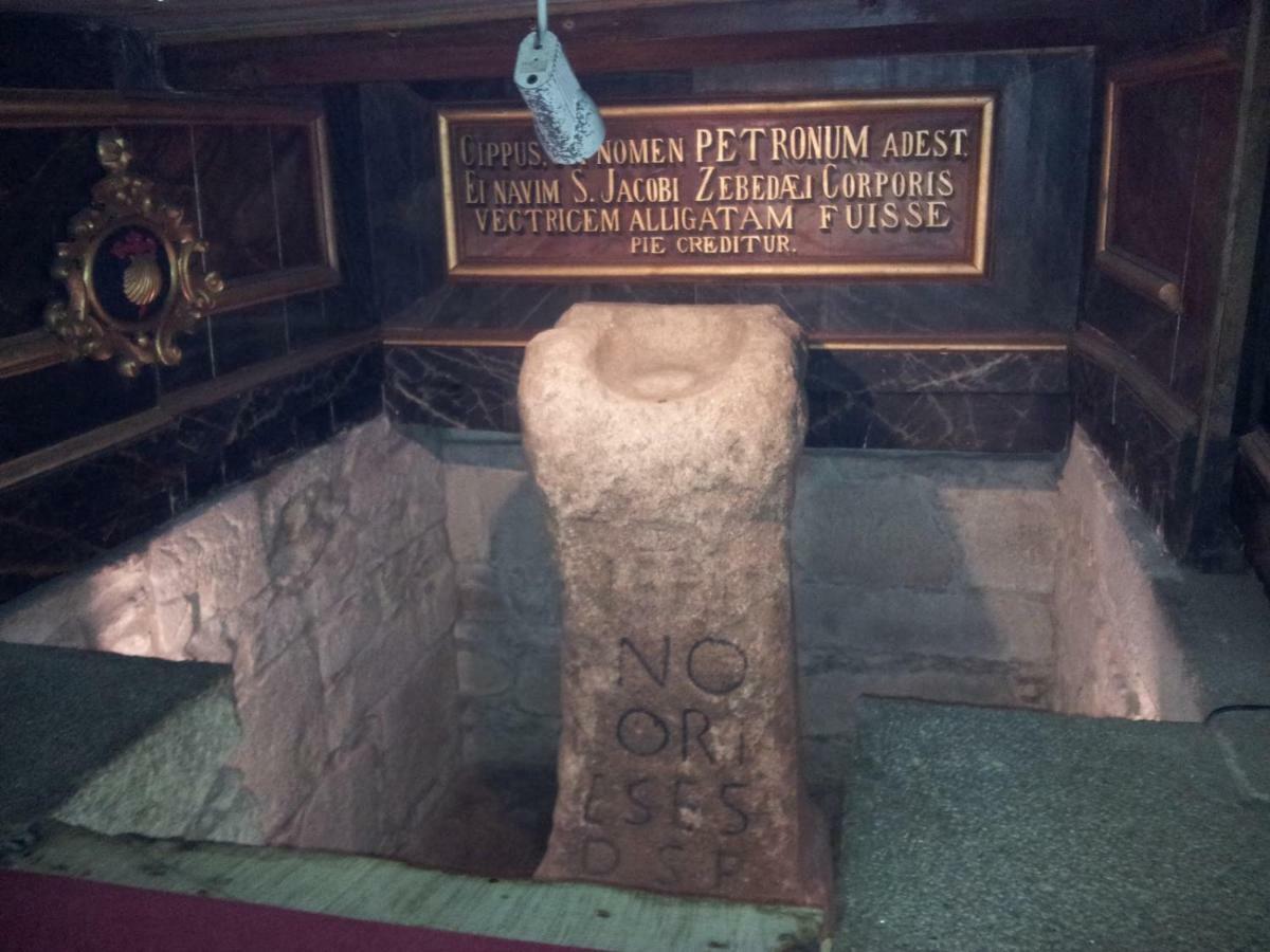 Rossol Church Square Hostal *