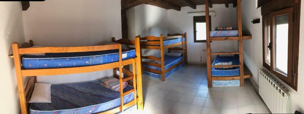 Hostal De *