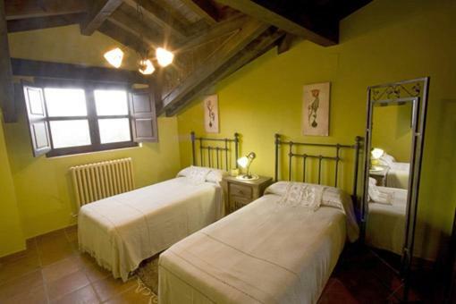 Casas Herrenales De Ulaca * Solosancho