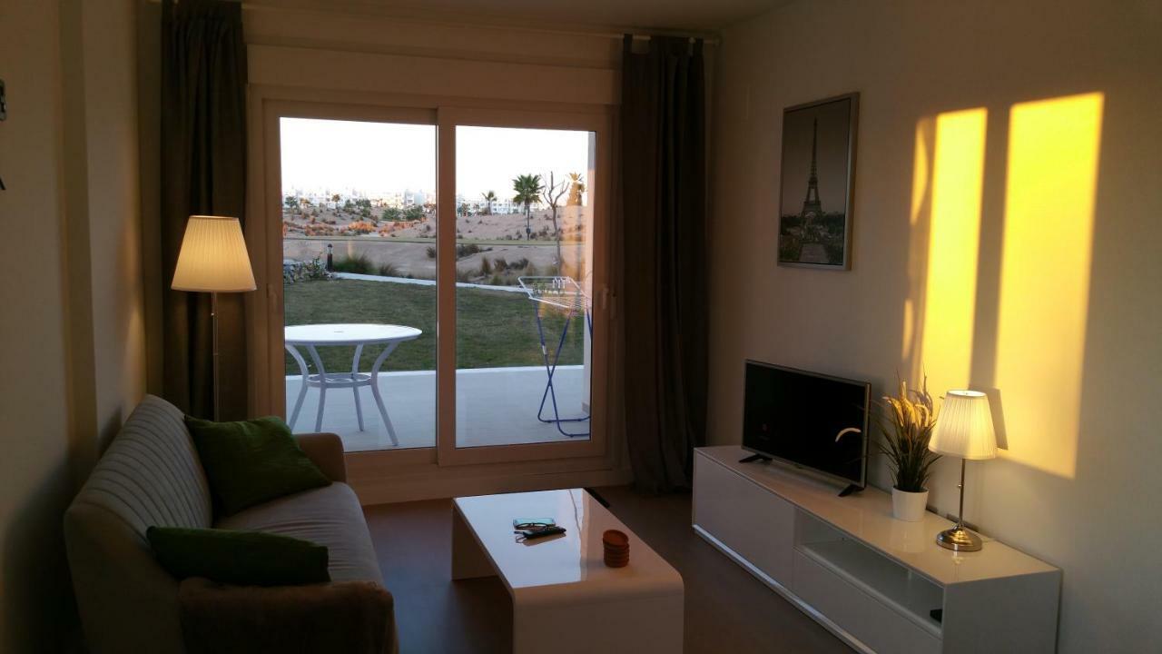 Apartment Hilly's Place Roldan
