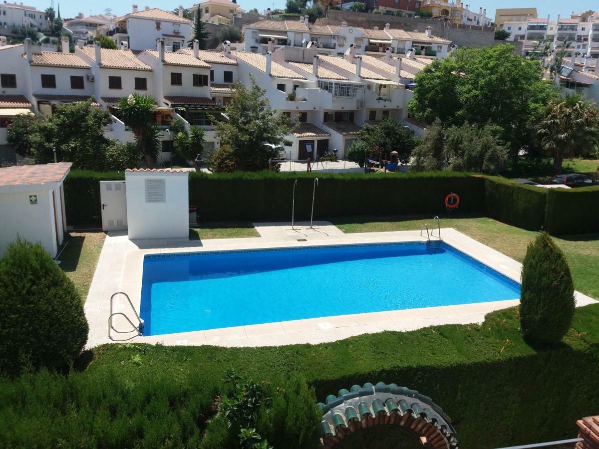 Сasa de vacaciones Adosado Con Piscina En *
