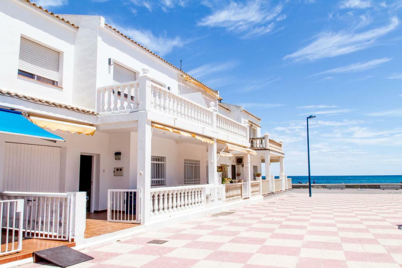 Tot Un Mon-beachfront House *