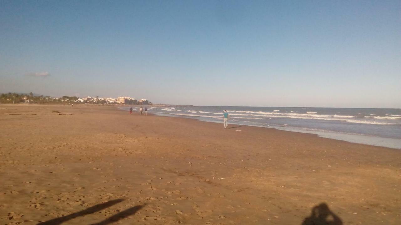 Familiar En Un Atico Con Gran Terraza Y,cocina ,en La Playa Homestay