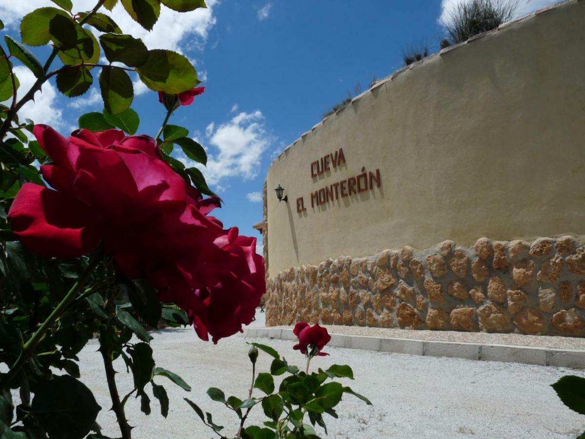 Cueva El Monteron