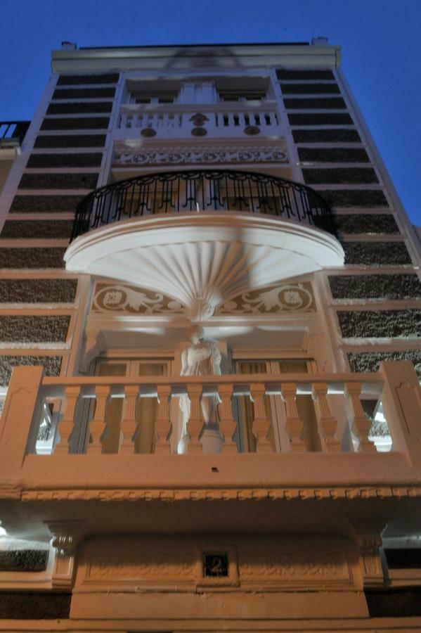 Cariatide Apartment *