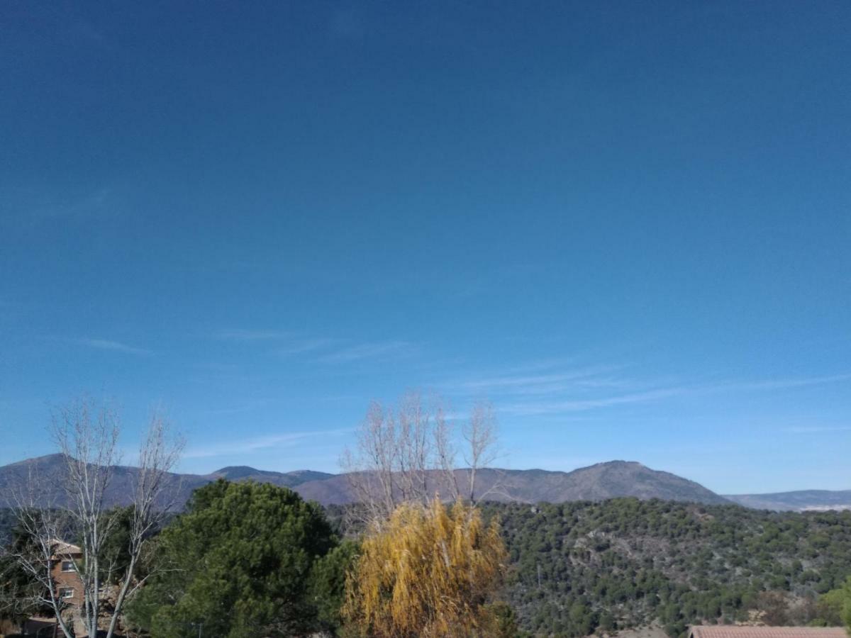 Mirando A Gredos * Cadalso de los Vidrios