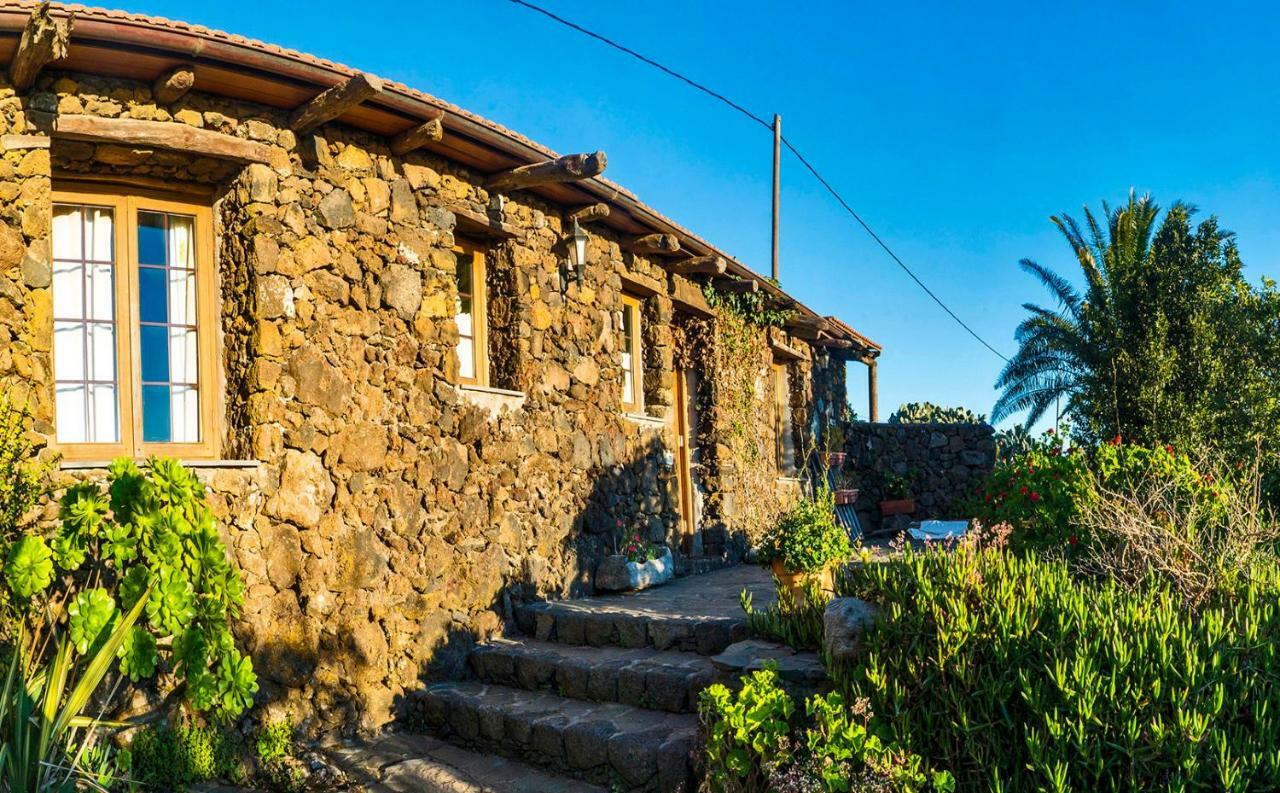 Geranios Rojos Ii * Las Rosas (El Hierro)