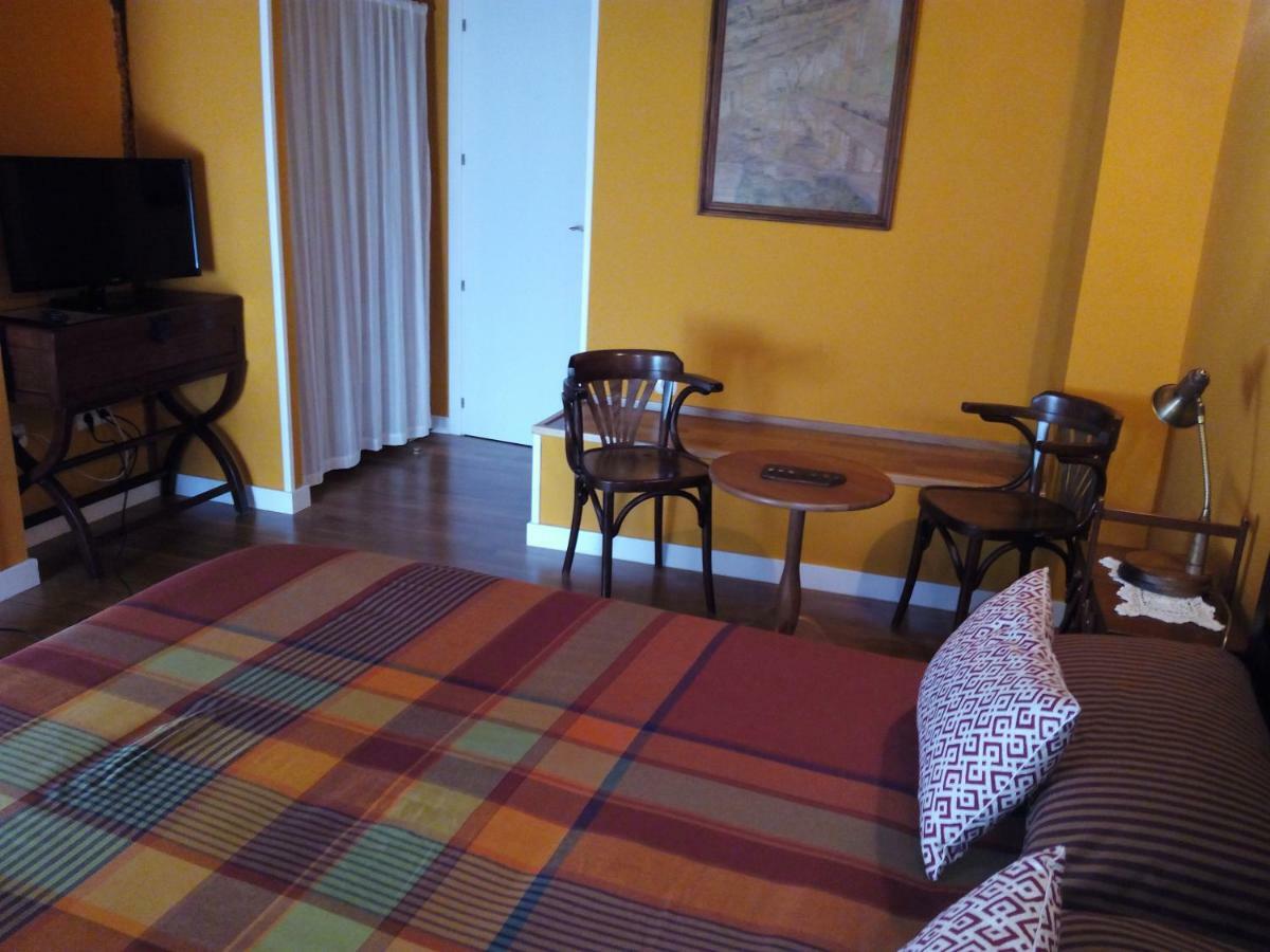 Casa Rural Pajaro Bobo * Bustares