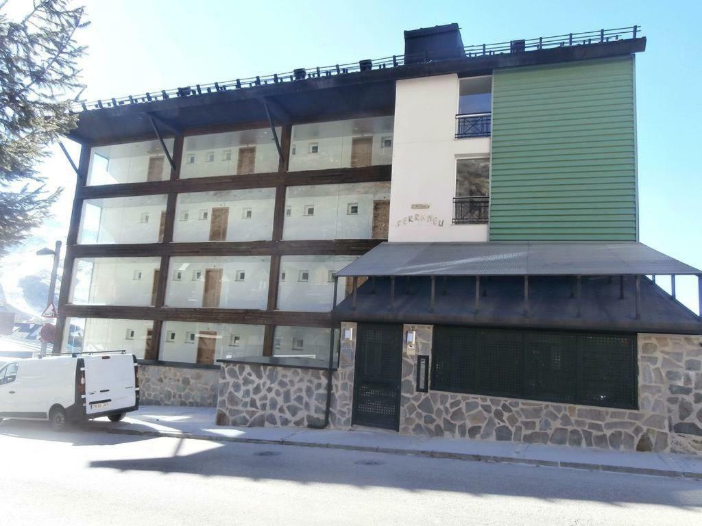 Edificio Serraneu. Sierra Nevada. Granada Sierra Nevada