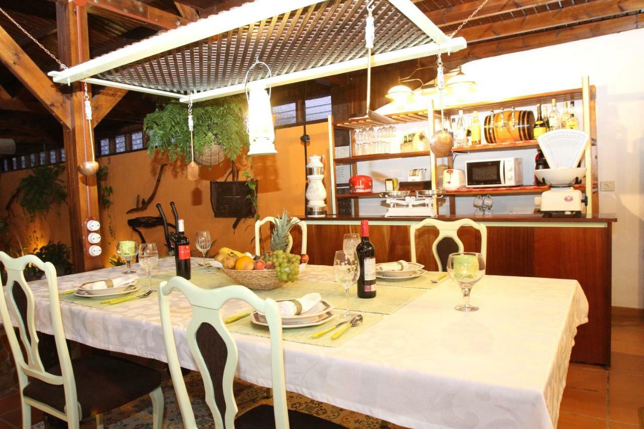 Tinajas Villa Triquivijate