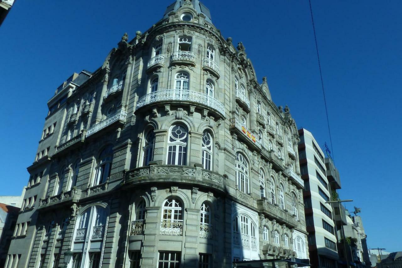 Edificio El Moderno, 1.902 *