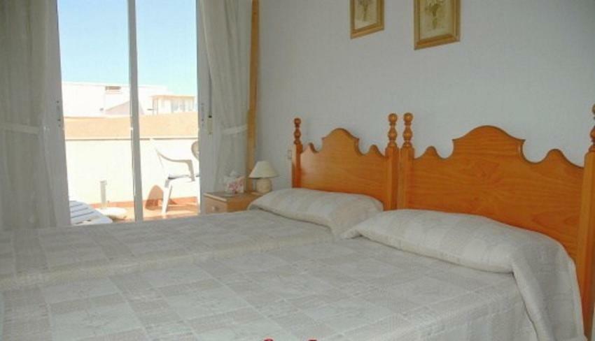 Apartamento One-bedroom Flat 200m From The