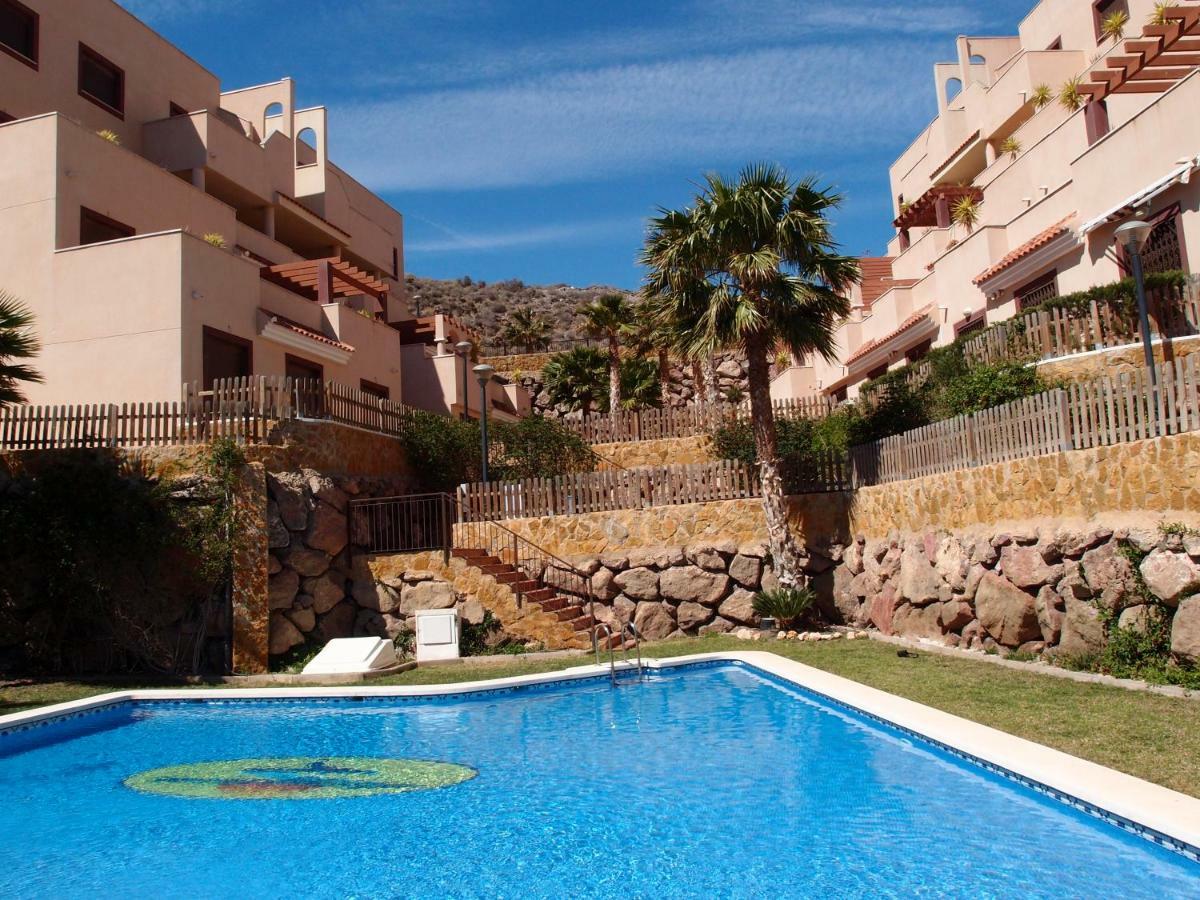 Tranquilo Cerca De Buena Piscina Y Con Buen Aire Acondicionado *