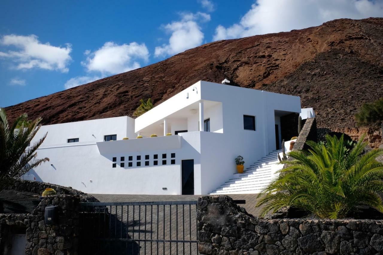 Villa V