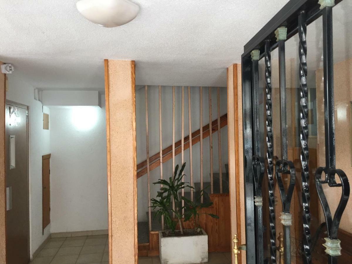 First Line Apartment *