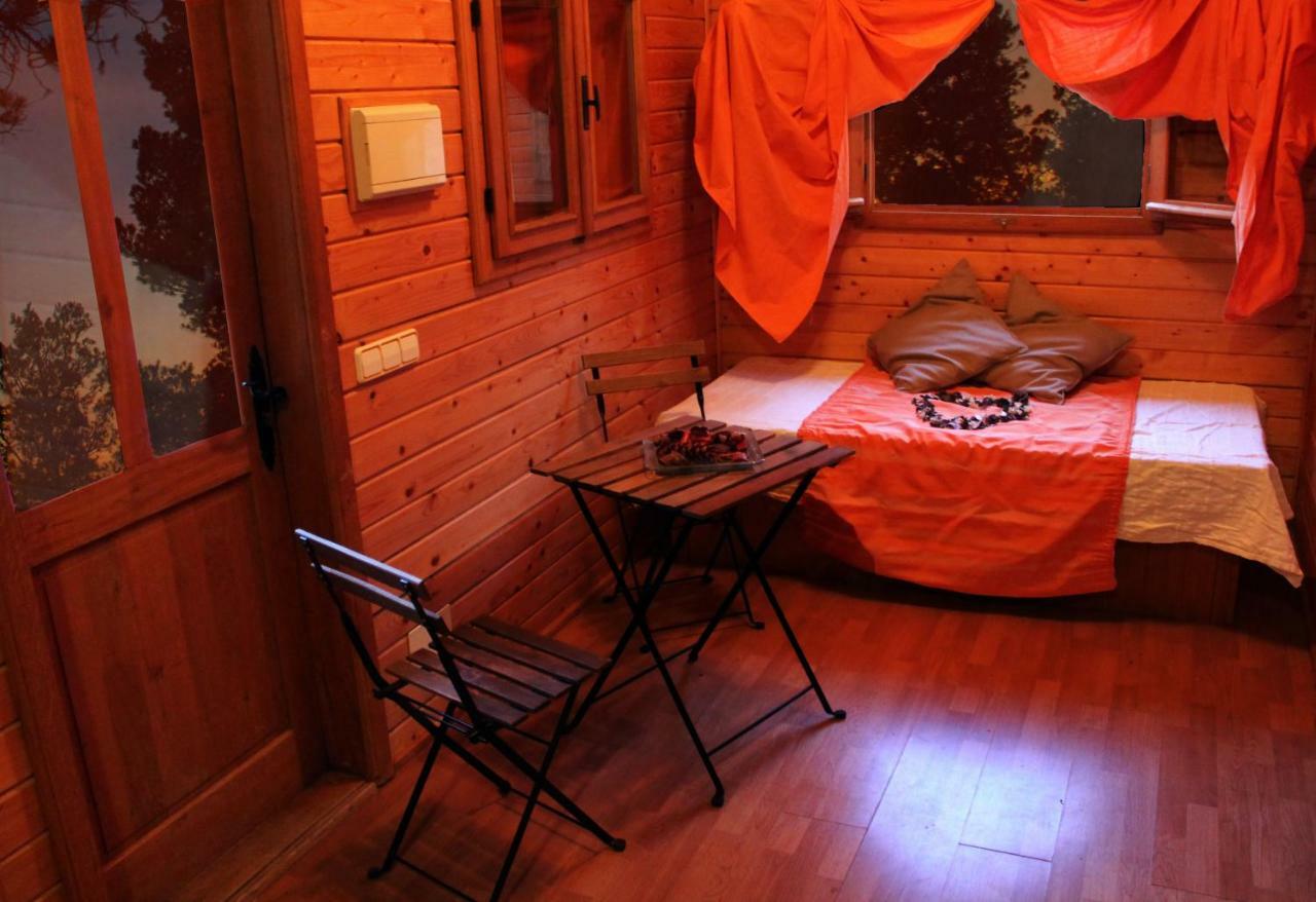 Centro De Ocio Alua Bungalows Camping Rafting Benameji *