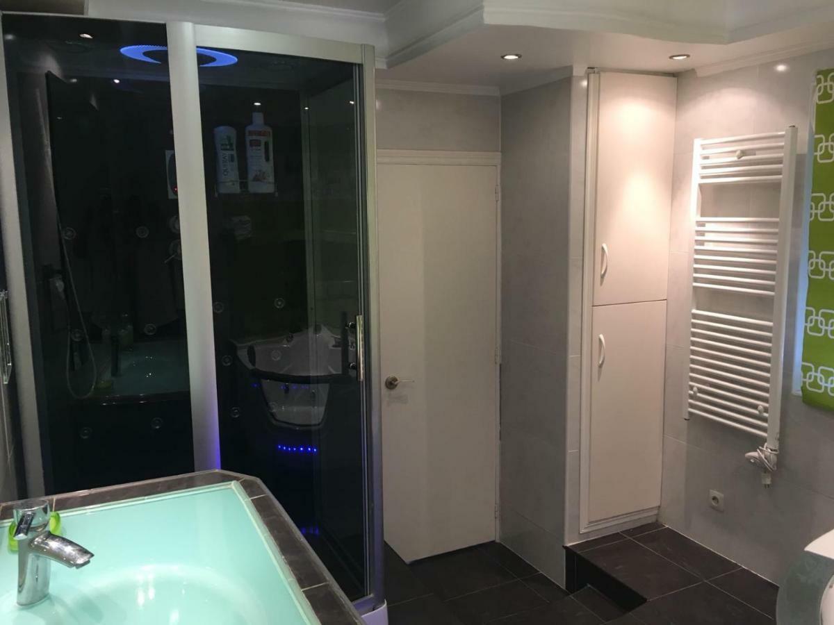 Piso Romántico Y Moderno En Apartamento