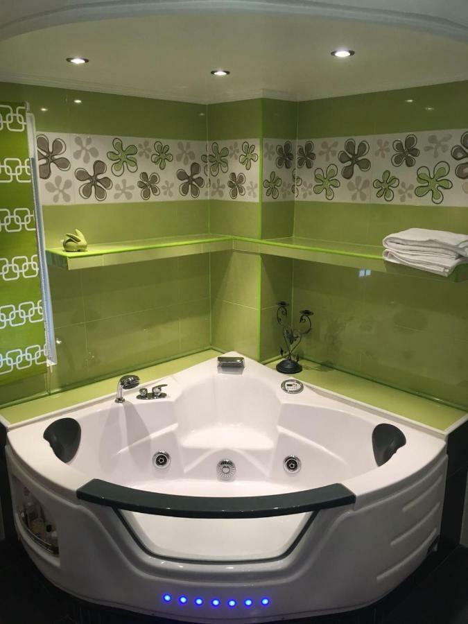 Piso Romántico Y Moderno En Apartamento Ronda