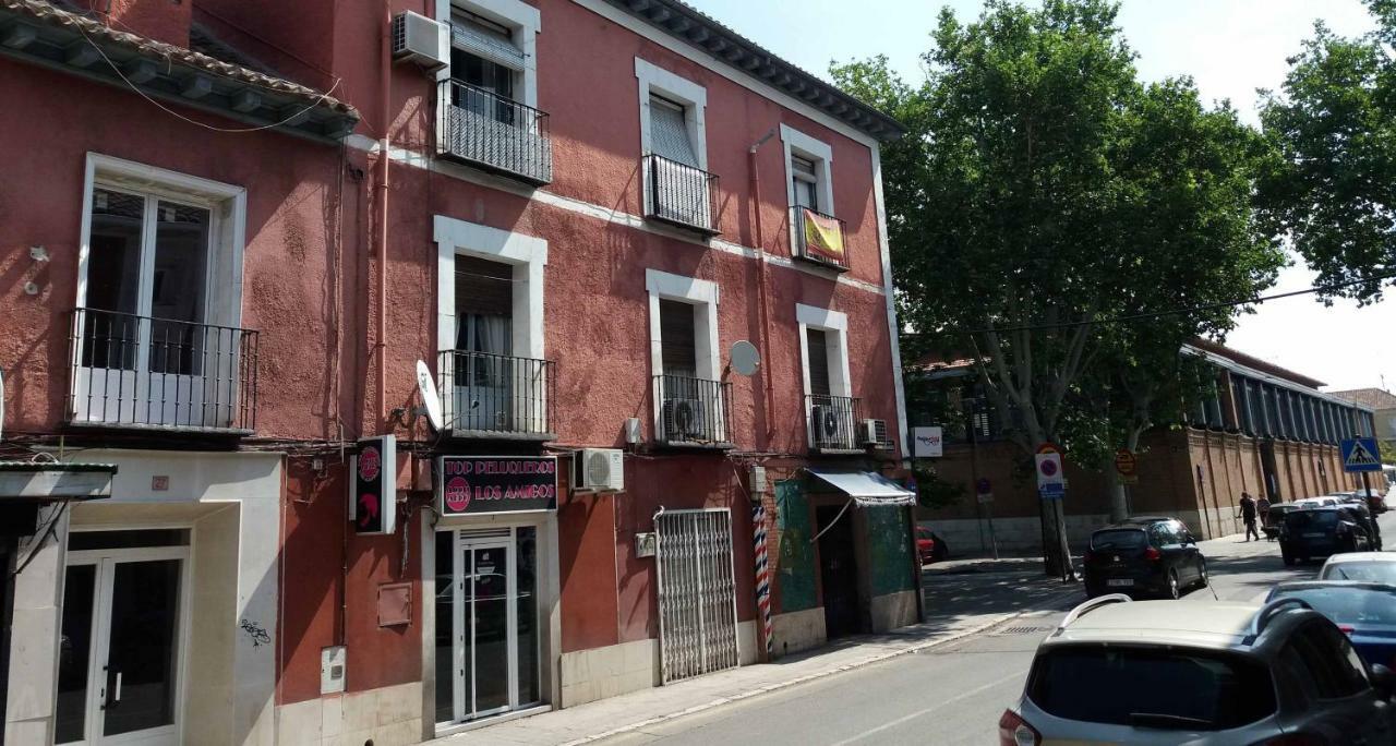 De La Costurera De Pensión