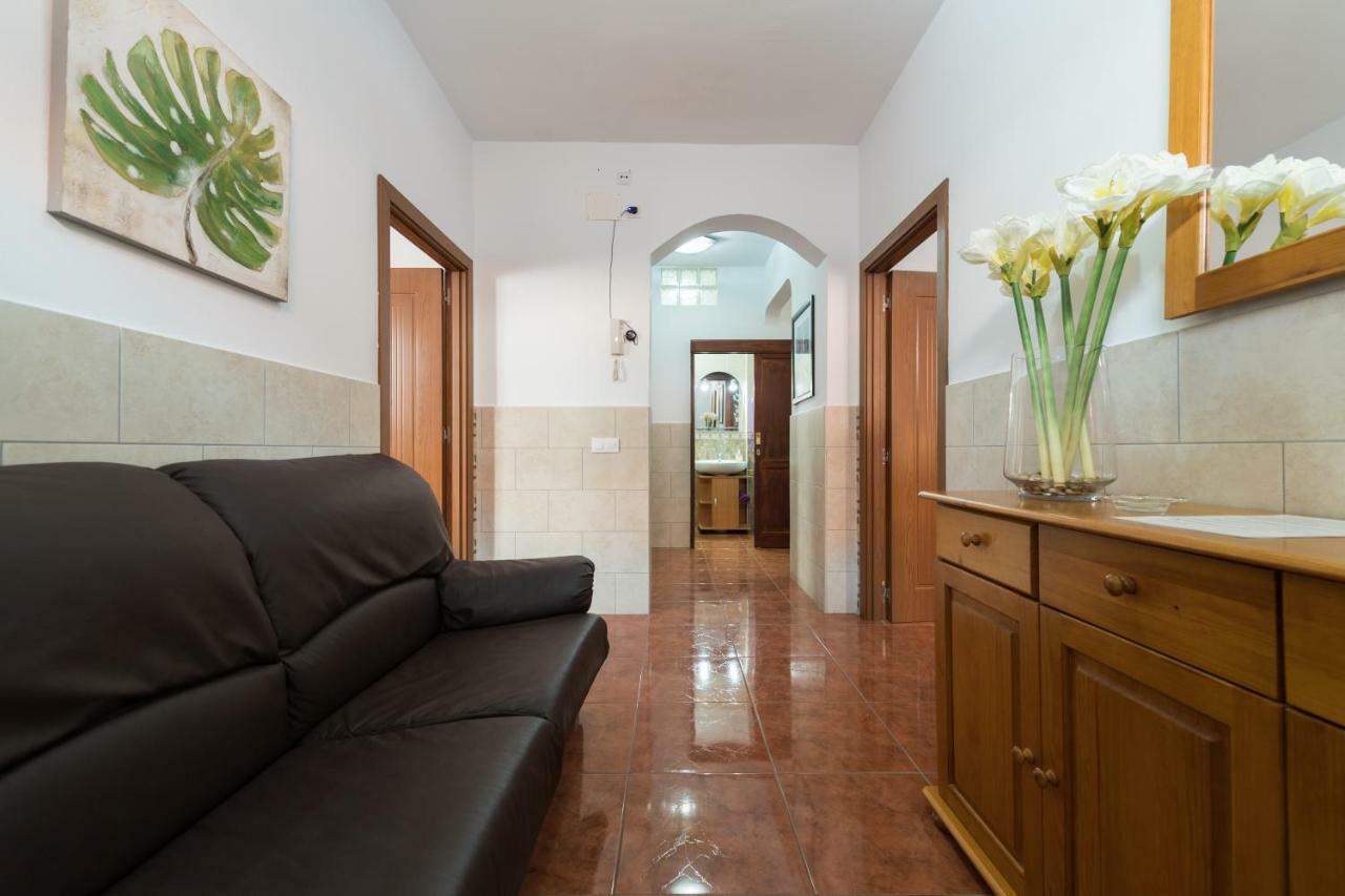 Private Solarium - 2br House Near The Airport Сasa de vacaciones *