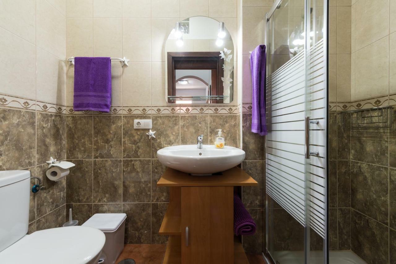 Private Solarium - 2br House Near The Airport Сasa de vacaciones