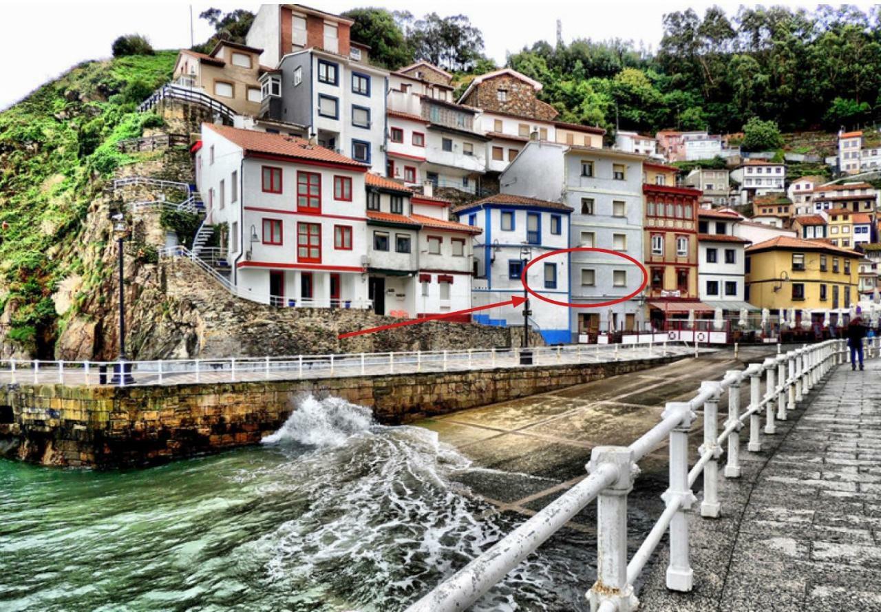 La Nana Del Mar / The Lullaby Of The Sea On Old Harbour *