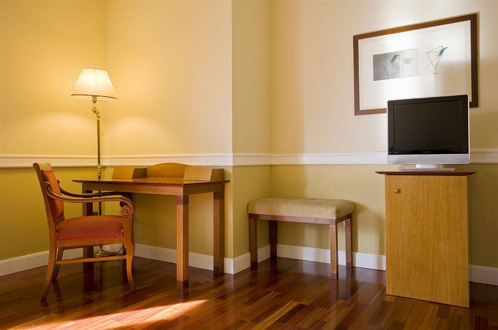 Nh Collection Gran De Hotel 4*