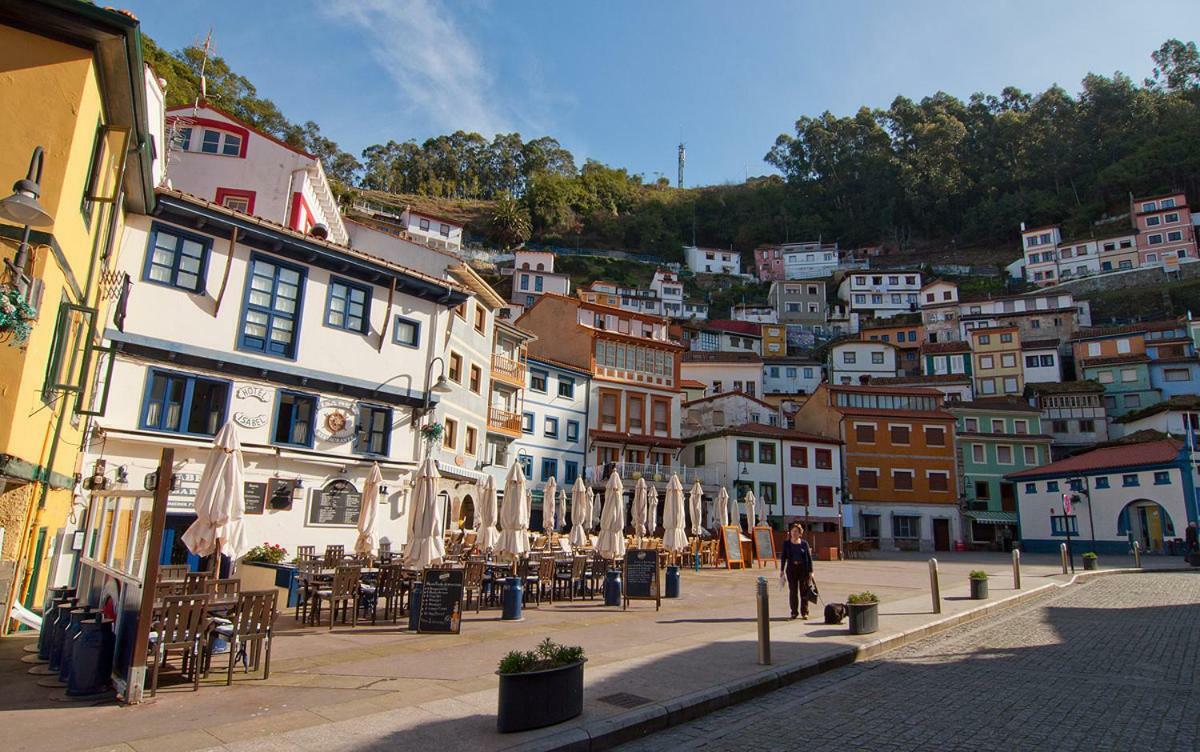 La Nana Del Mar / The Lullaby Of The Sea On Old Harbour * Cudillero