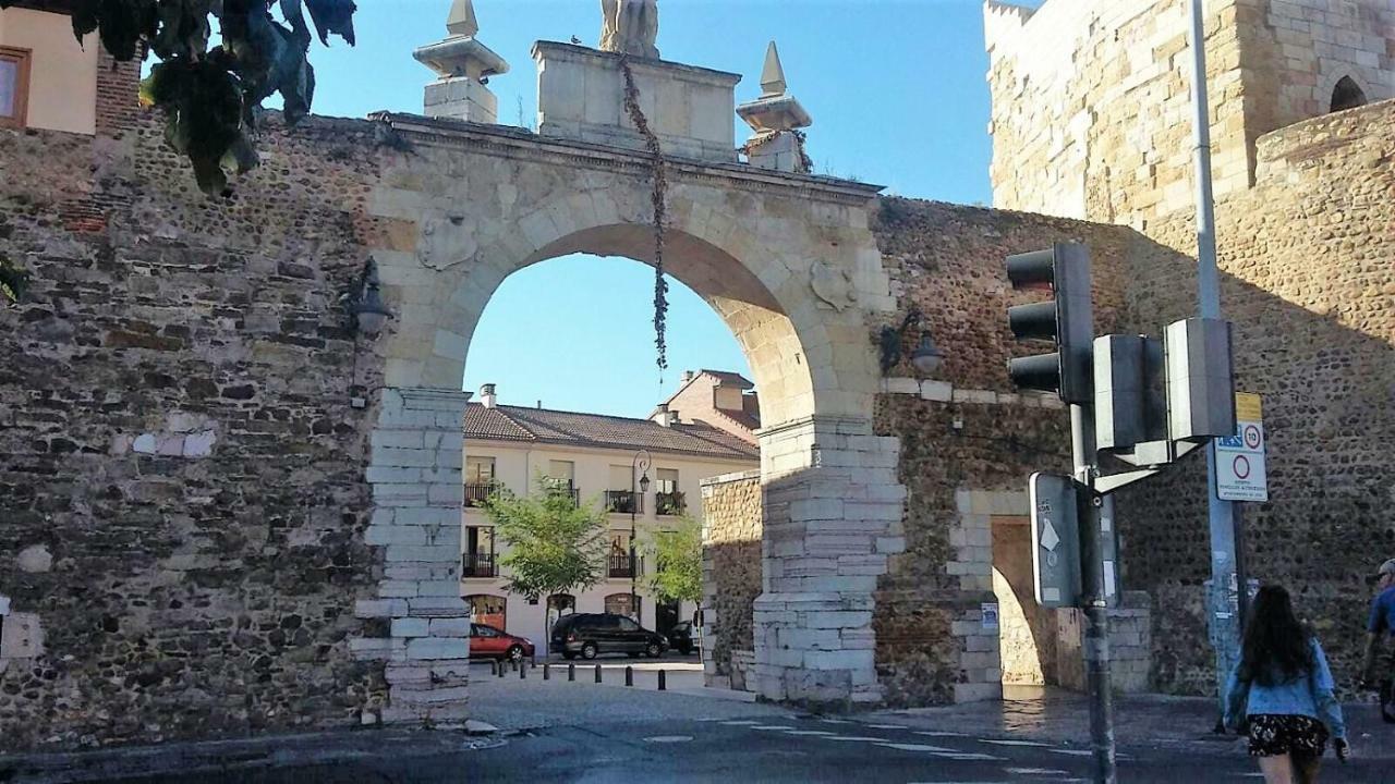 Housingleon - Muralla