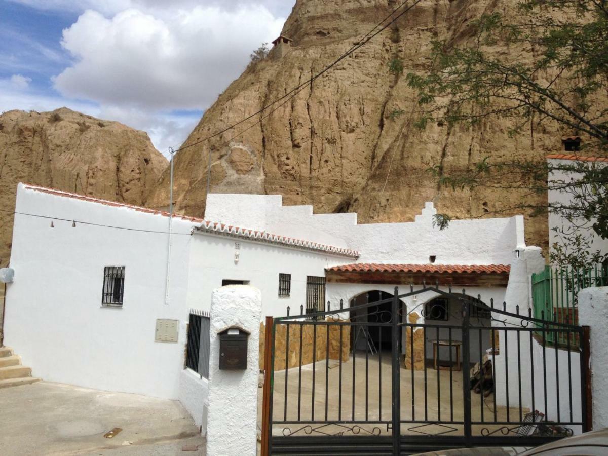 Casa Cueva El Algarrobo Guadix