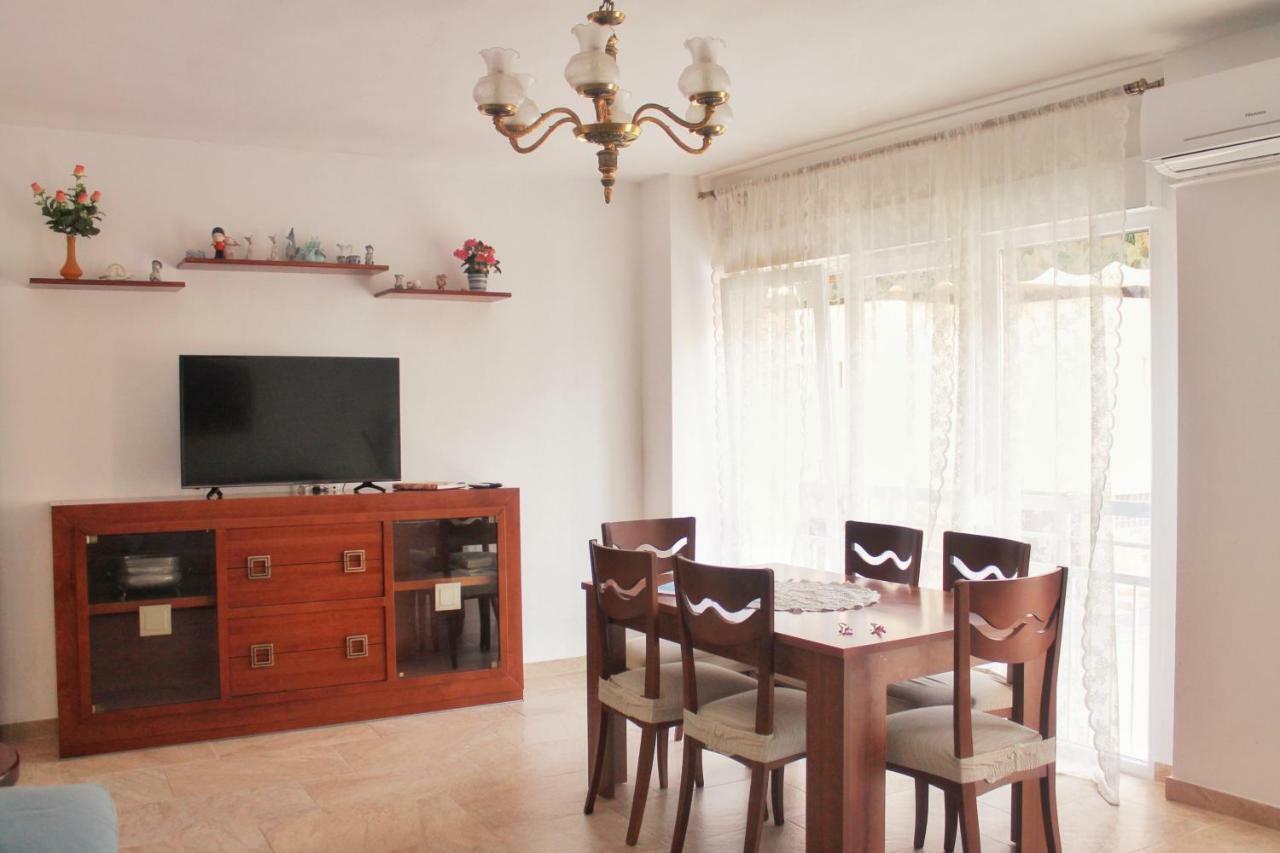 A Stone's Throw From Santa Barbara Apartamento