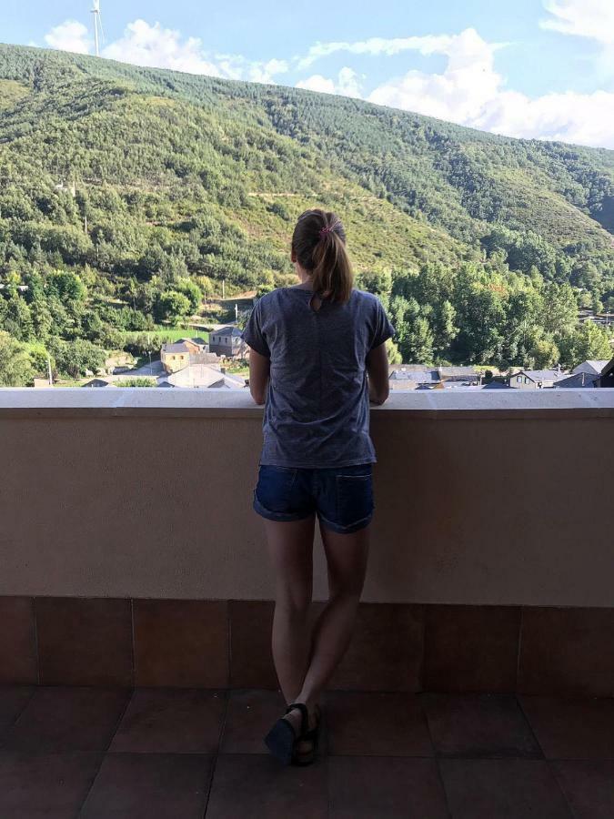 La Antigua Escuela Del Bierzo * Pobladura de las Regueras