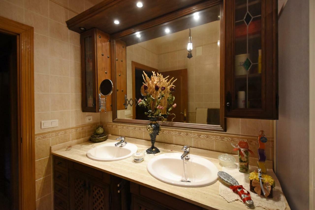 Dona Marcelina De Colenda Holiday home Nava de la Asuncion