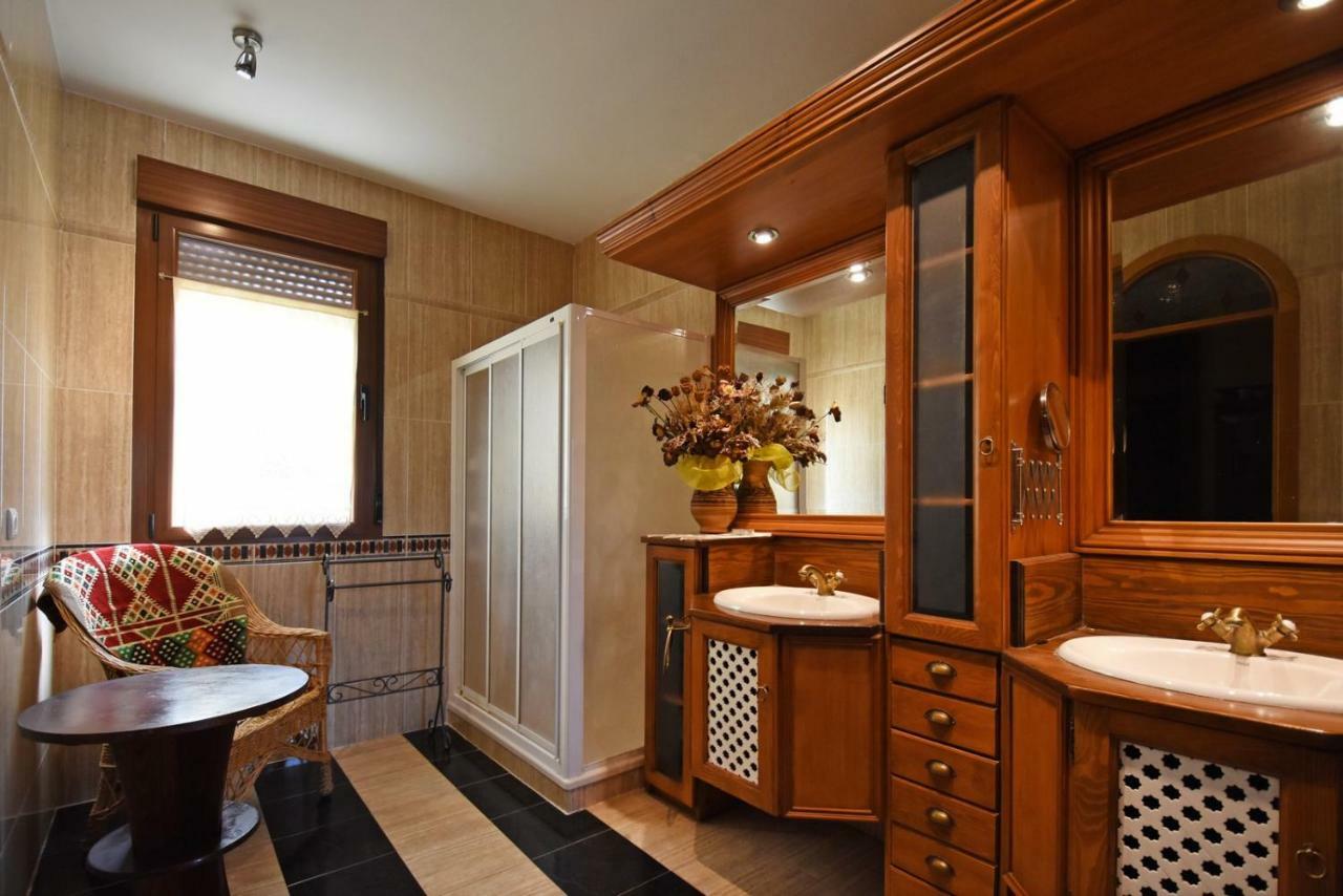 Dona Marcelina De Colenda Holiday home Nava de la Asuncion