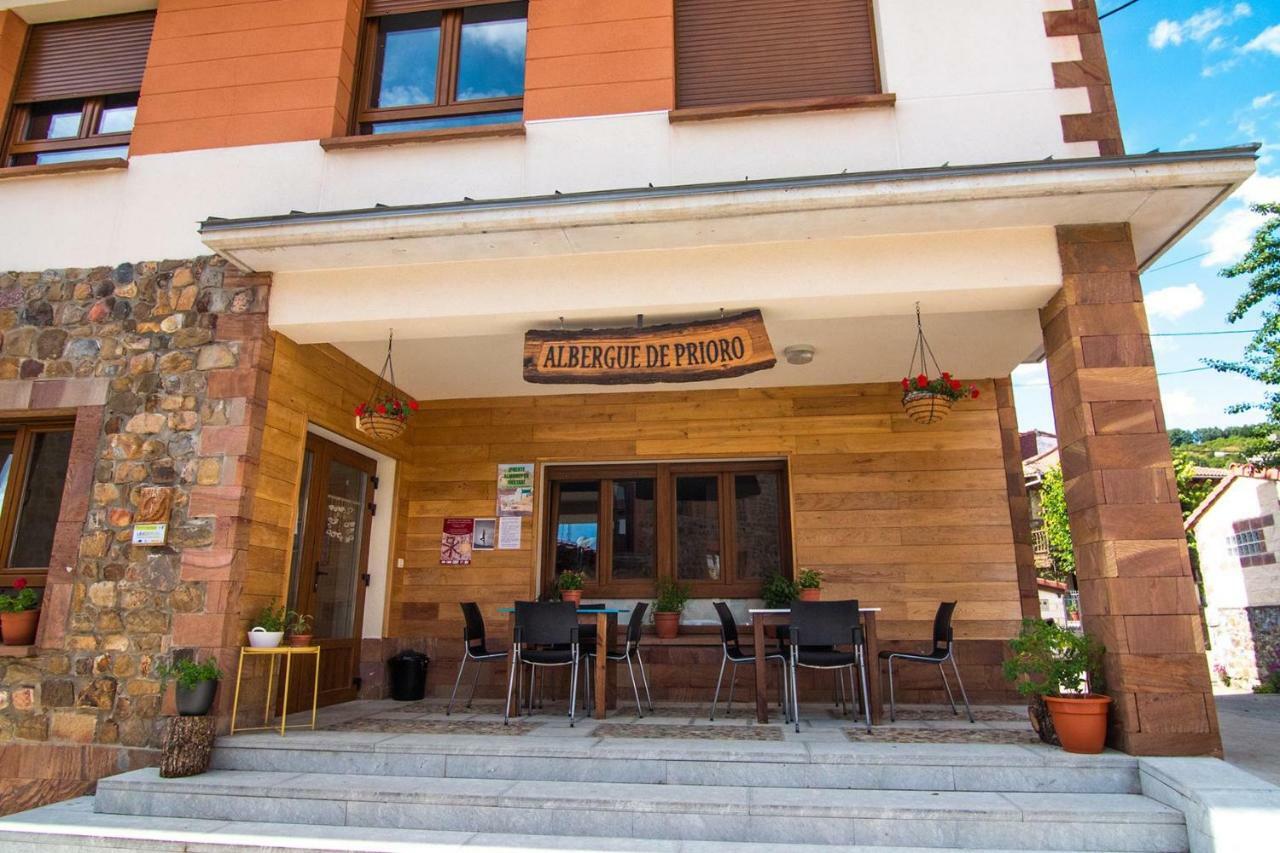 Hostel De *