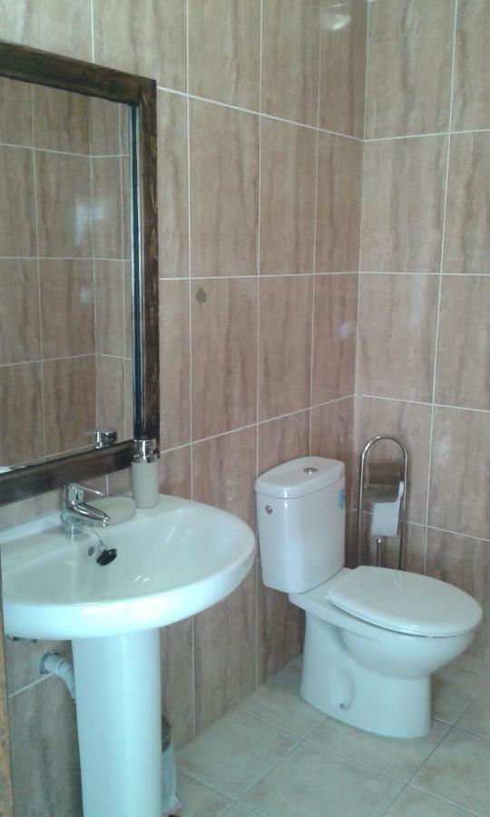Chalet Con Piscina De 3 Dormitorios *