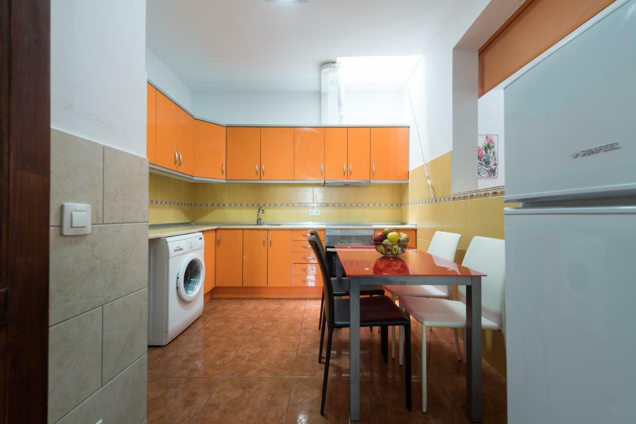Private Solarium - 2br House Near The Airport