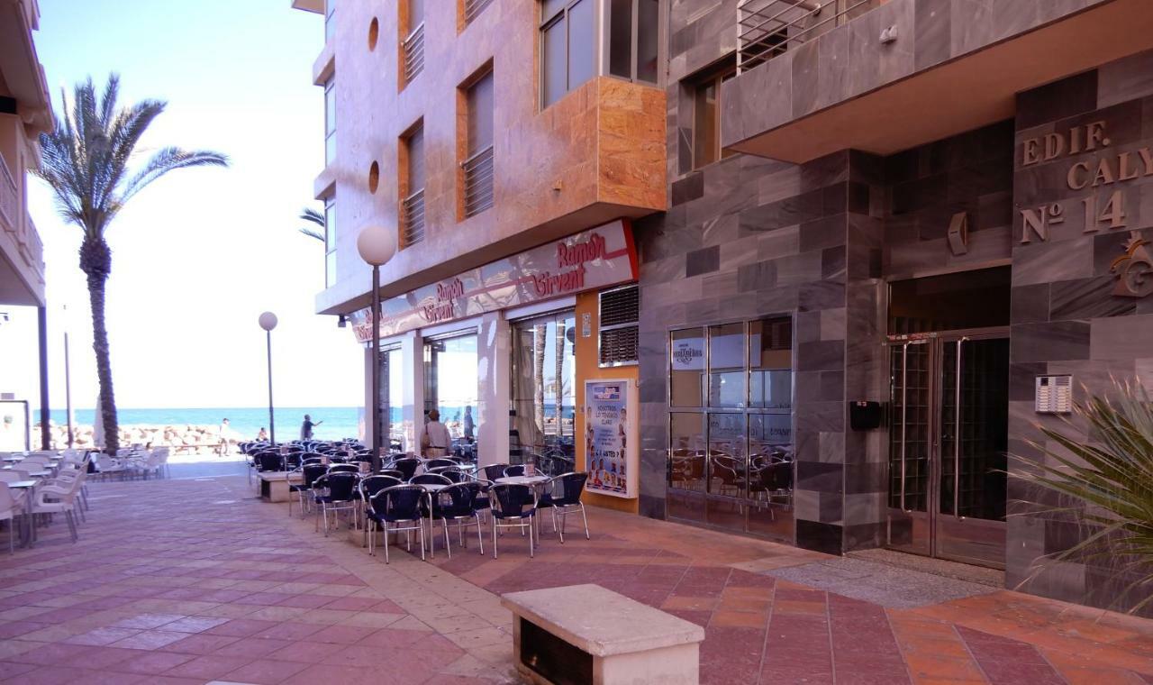 Edificio 1º Linea De Playa, En Paseo Maritimo De Torrevieja, Alicante, Costa Blanca Torrevieja